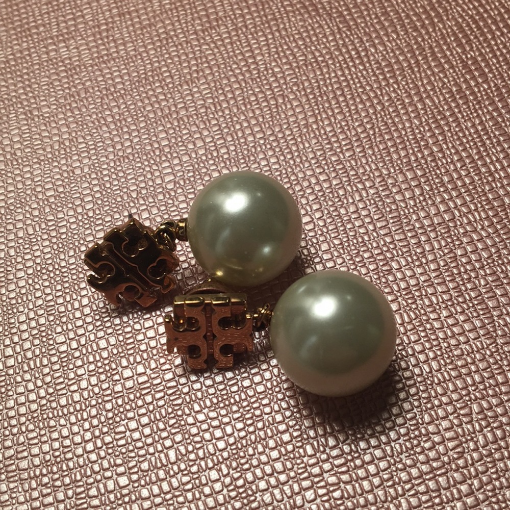 Authentic Tory Burch dangle pearl earrings